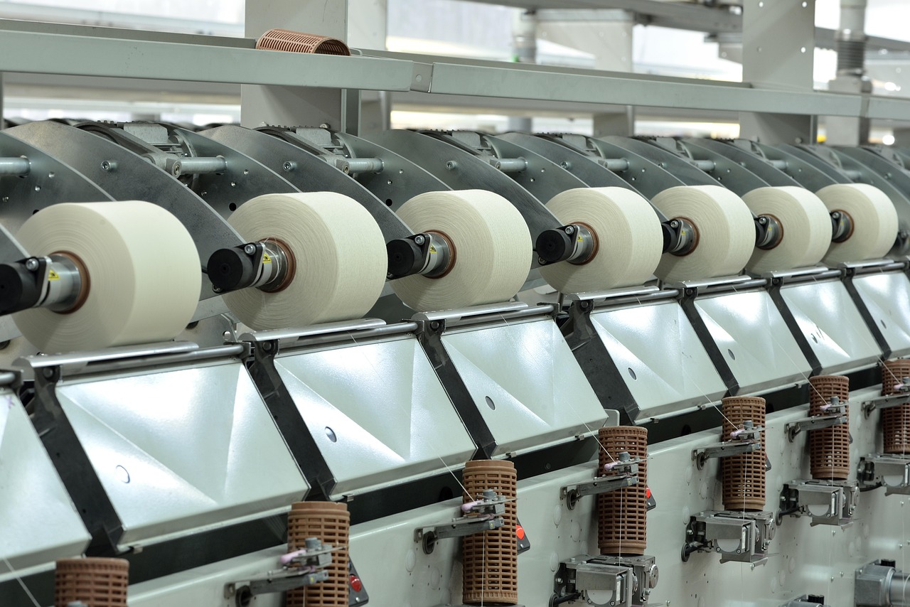 Wygrodzenia modułowe czy spawane – które wybrać do hali produkcyjnej?